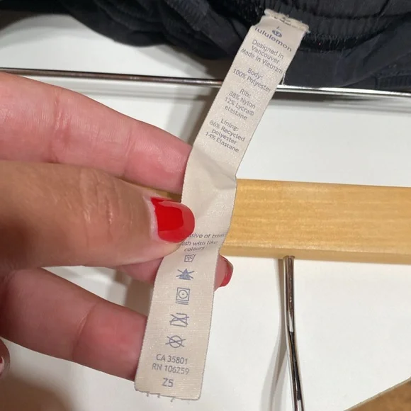 Lululemon Men’s Jogger Size Large in Black - Picture 16 of 16